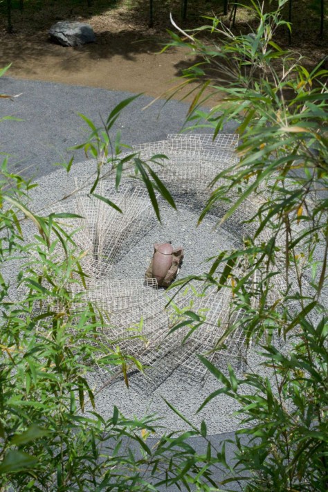 Mushizuka transparent monument